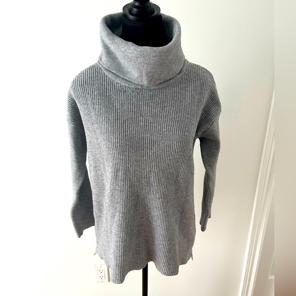 Gray Ribbed knitted turtleneck - Picture 2 of 5